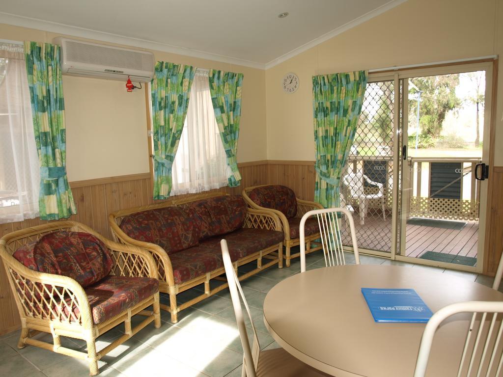 Cowra Holiday Park Room photo
