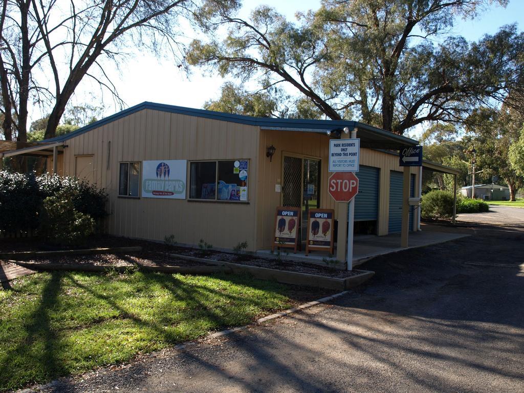 Cowra Holiday Park Exterior photo