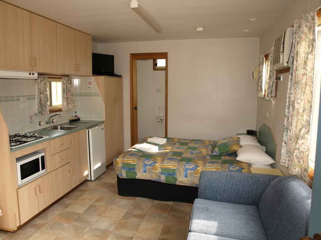 Cowra Holiday Park Room photo