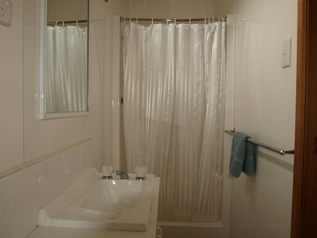 Cowra Holiday Park Room photo